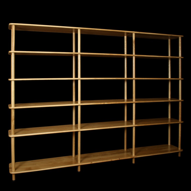 Bibliothèque TRIO Bibliothèque en bois massif au look classique.